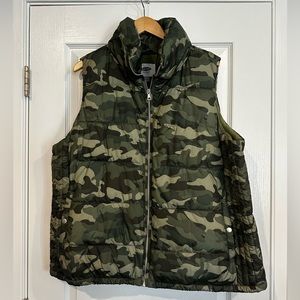 Old Navy Women’s NWT Camouflage Puffer Vest Size XXL